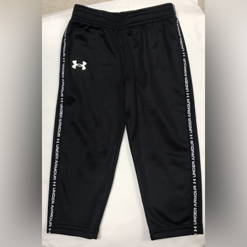 Under Amour black and white pant like new Sz 2t
